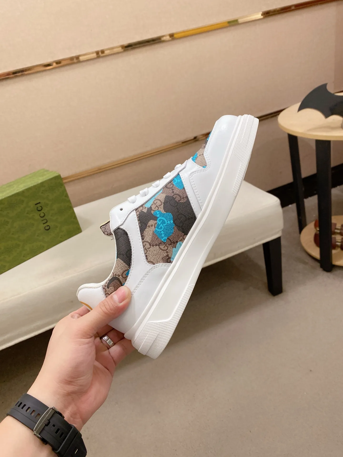 Ex-factory price 400💰【Gucci】Gucci men’s latest series of casual shoes! The official website is built 1:1. The upper is made of imported high-quality cowhide, and the lining is made of high-quality sheepskin, which is soft and comfortable. Picky selection of materials and exquisite workmanship give you the best enjoyment. Number of yards: 38-44 yards.